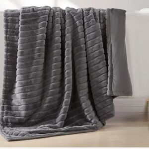 Jennifer Adams Faux Rabbit Fur Channel Throw blanket, new